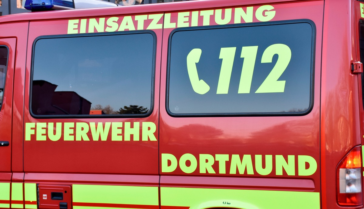 FW-DO: 27.11.2021 - Verkehrsunfall in Do-Nette Frontalzusammenstoß zweier Pkw mit hoher Geschwindigkeit