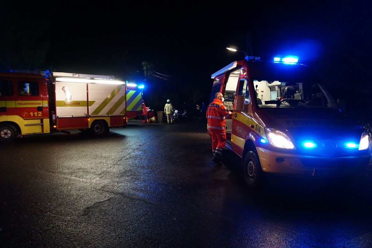 FW Ratingen: Breitscheid, 11.10.2020 19:30 Uhr, Tenterweg Kaminbrand