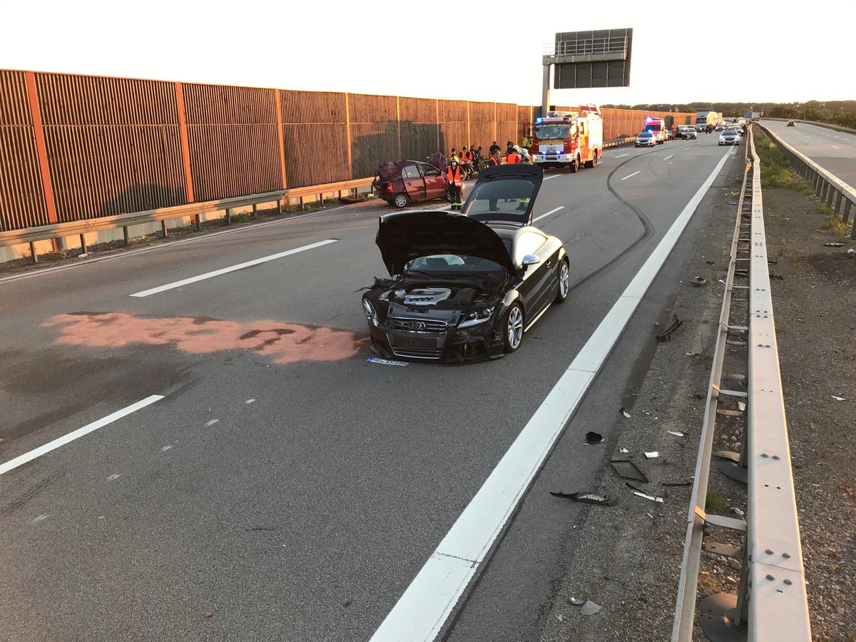 POL-PDNW: Polizeiautobahnstation Ruchheim - BAB 6 wegen Verkehrsunfalls für 2 Stunden voll gesperrt