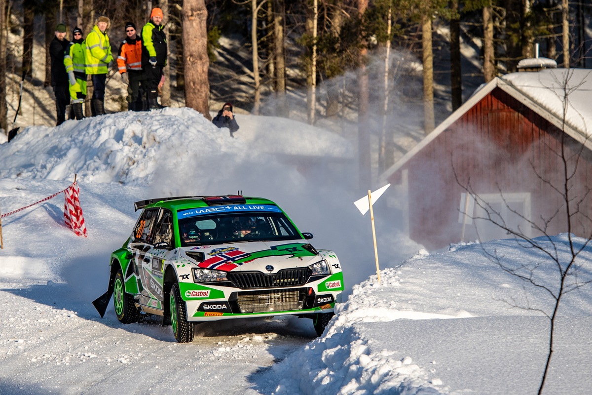 Rallye Schweden: zweiter WRC2-Sieg in Folge für SKODA FABIA Rally2 evo Fahrer Andreas Mikkelsen