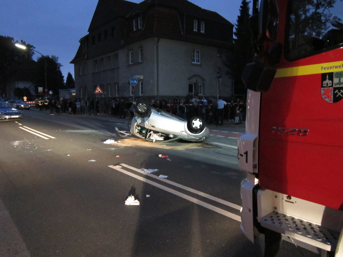 FW-GE: Mehrere Verletzte nach Verkehrsunfall in Hassel