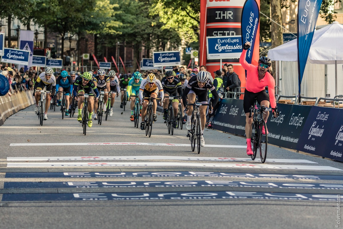 SKODA treibt EuroEyes Cyclassics Hamburg als Hauptsponsor und Fahrzeugpartner an (FOTO)