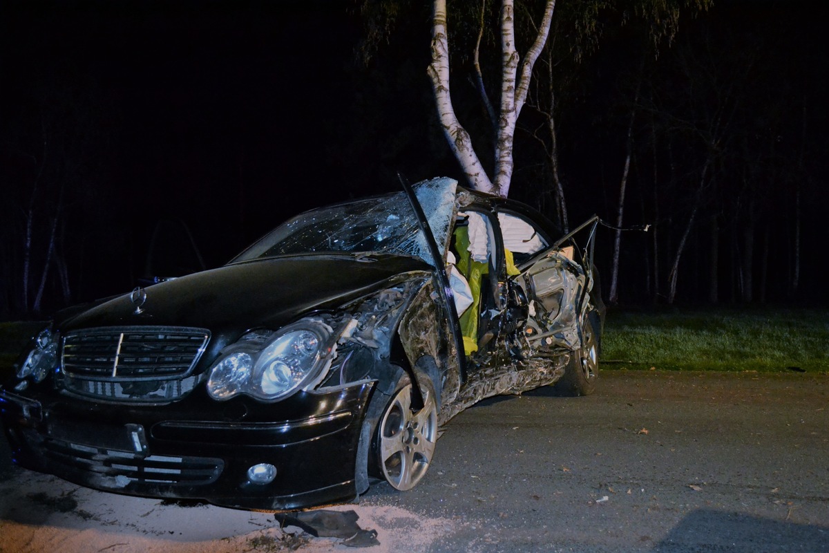 POL-VER: ++Junger Fahrer überschlägt sich++Autofahrer erleidet lebensgefährliche Verletzungen++Motorradfahrer aus der Kurve getragen++14-Jähriger vom Auto angefahren++Einbrecher scheitern...++