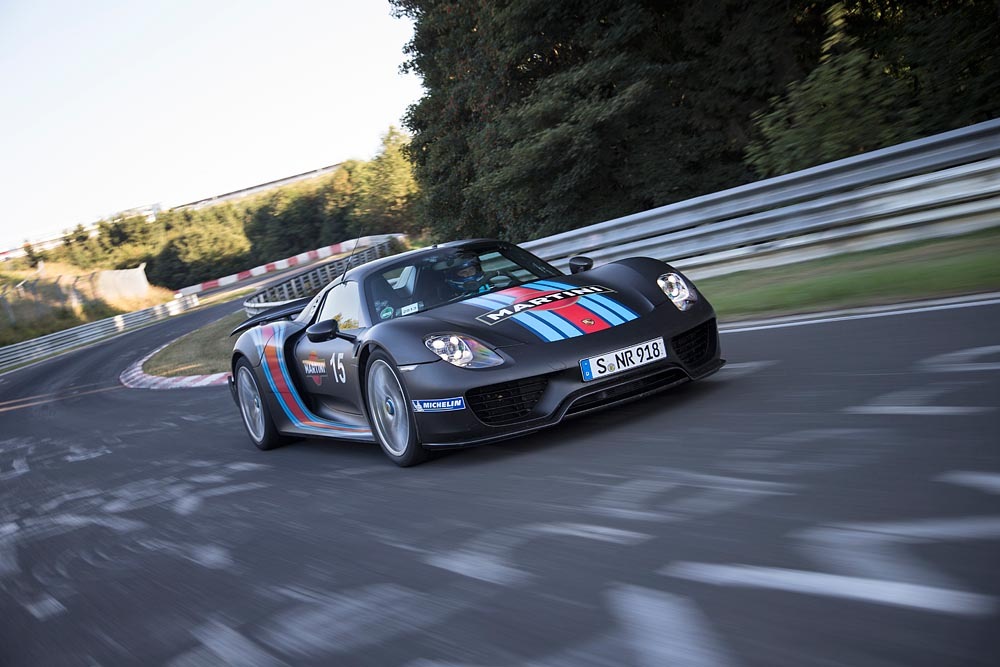 918 Spyder krönt Weltpremiere mit Nürburgring-Rundenrekord / Supersportwagen mit Hybridantrieb fährt in 6:57 Minuten um die Nürburgring-Nordschleife (ANHANG)