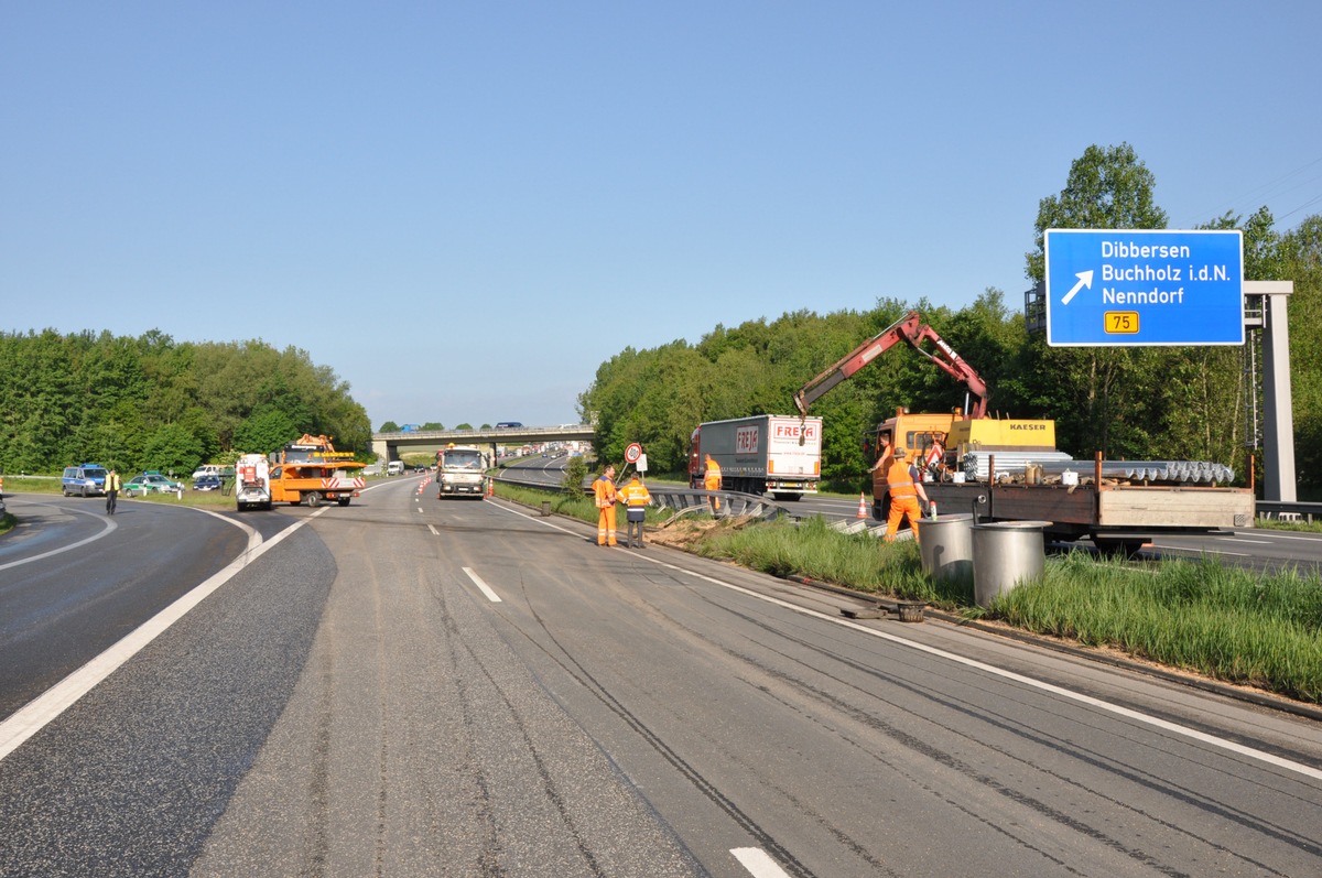 POL-WL: Weizen-Lkw auf A1 umgekippt