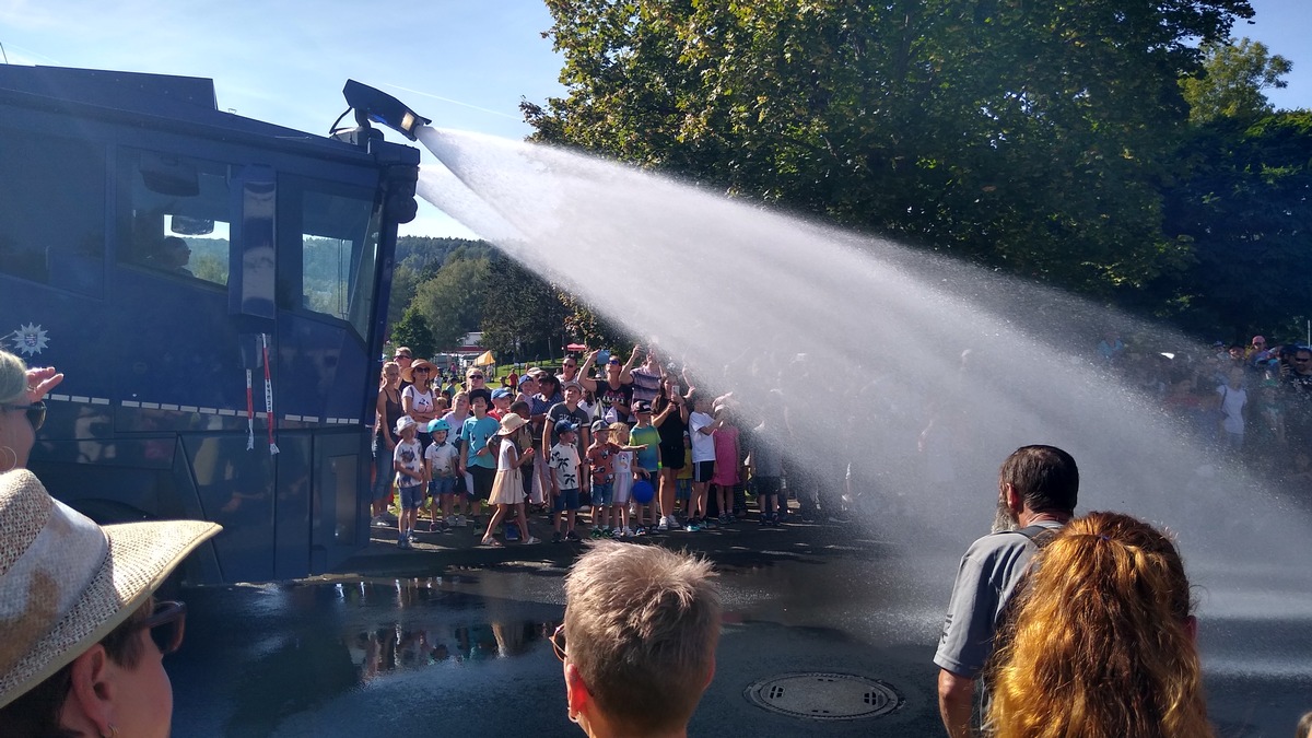 POL-OF: Zuschauermagnet Polizeischau: Rund 10.000 Besucherinnen und Besucher zog es in den Kurpark - Bad Soden-Salmünster