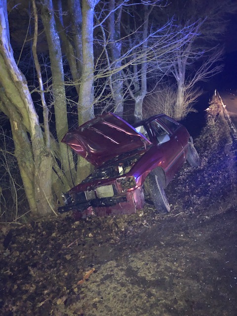 POL-PDKH: PKW prallt auf L 214 zwischen Seibersbach und Stromberg gegen einen Baum - Fahrer alkoholisiert