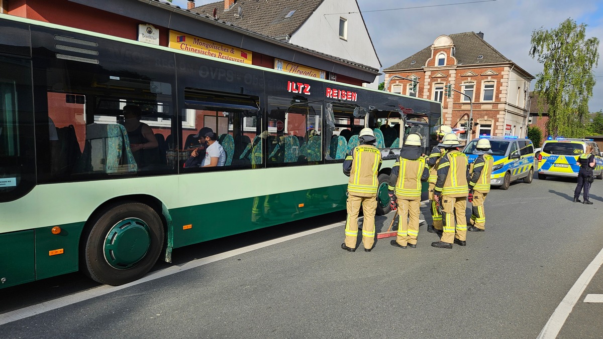 FW Datteln: Unfall mit Schulbus