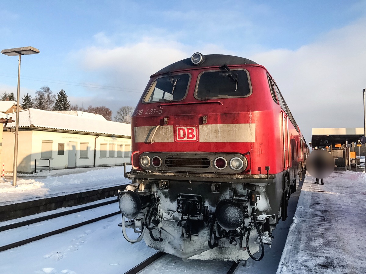 BPOLI-KN: Bahnhof Aulendorf: Streckensperrung nach Rauchentwicklung an einer Lok