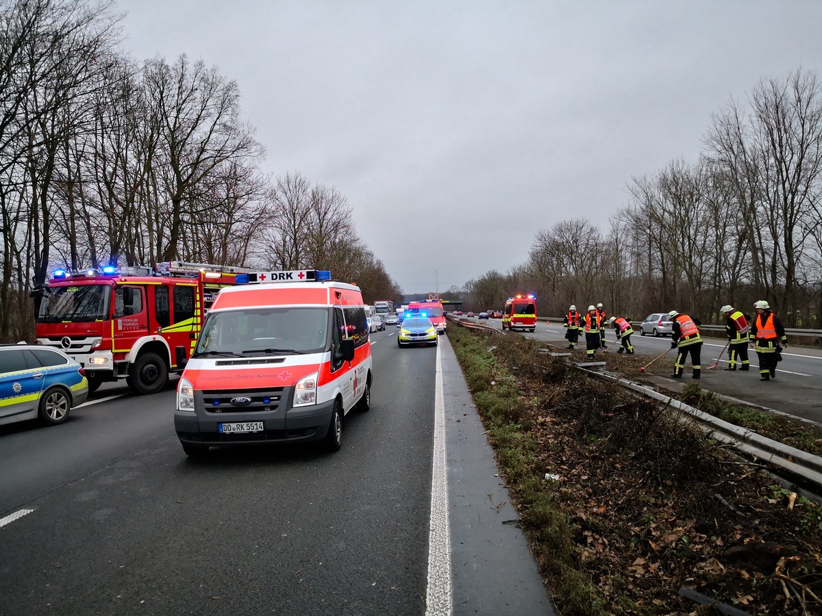 FW-WRN: TH_PERSON_KLEMMT - LZ1 - VU - mit LKW - LKW in Mittelleitplanke - Meldung über POL