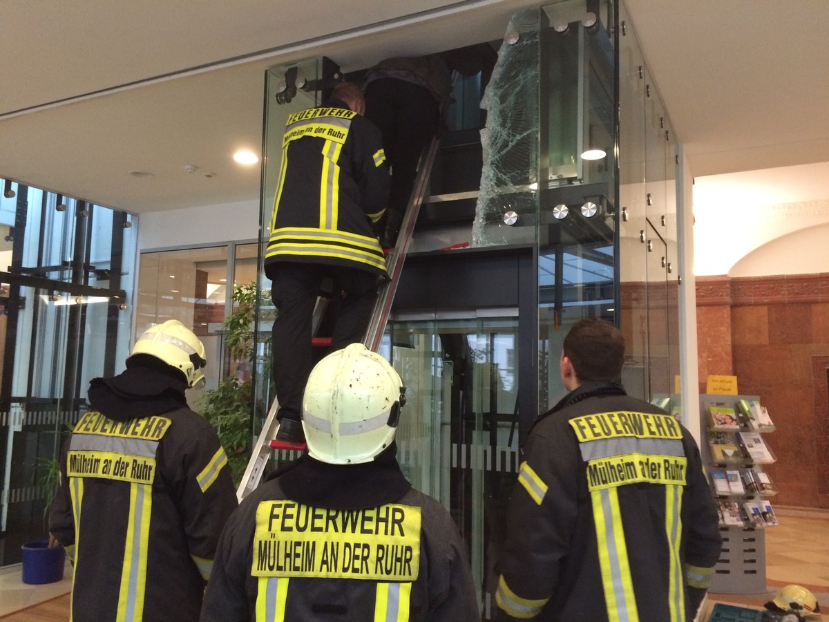 FW-MH: Arbeitsreicher Tag für die Berufsfeuerwehr Mülheim an der Ruhr