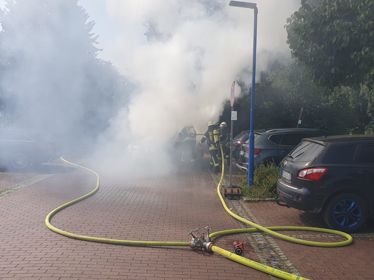 FW-Schermbeck: PKW-Brand