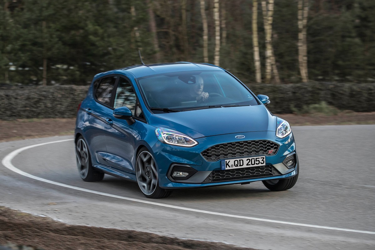 Dreifachsieg für Ford beim sport auto AWARD: Fiesta ST, Mustang GT Fastback und Mustang Convertible triumphieren (FOTO)