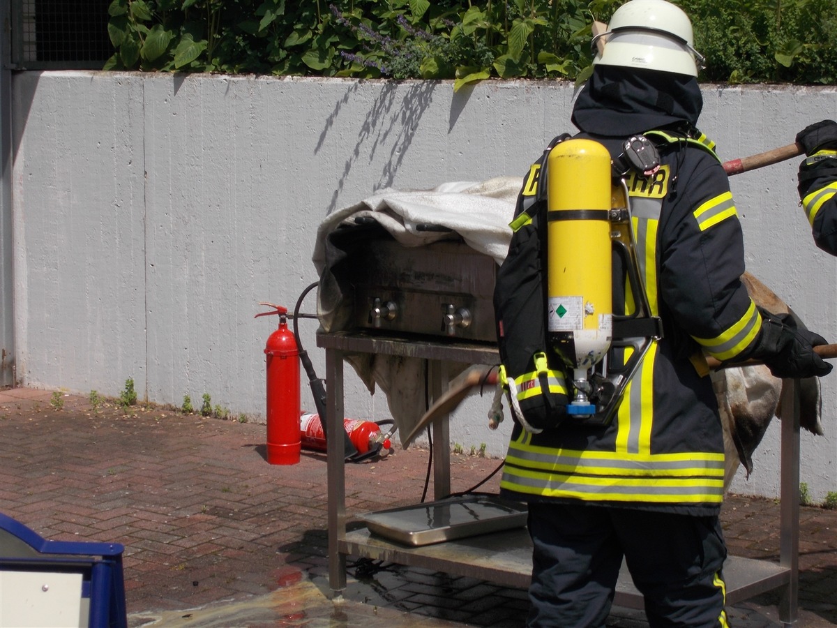 POL-MI: Brand im Kiosk des Badezentrums Porta