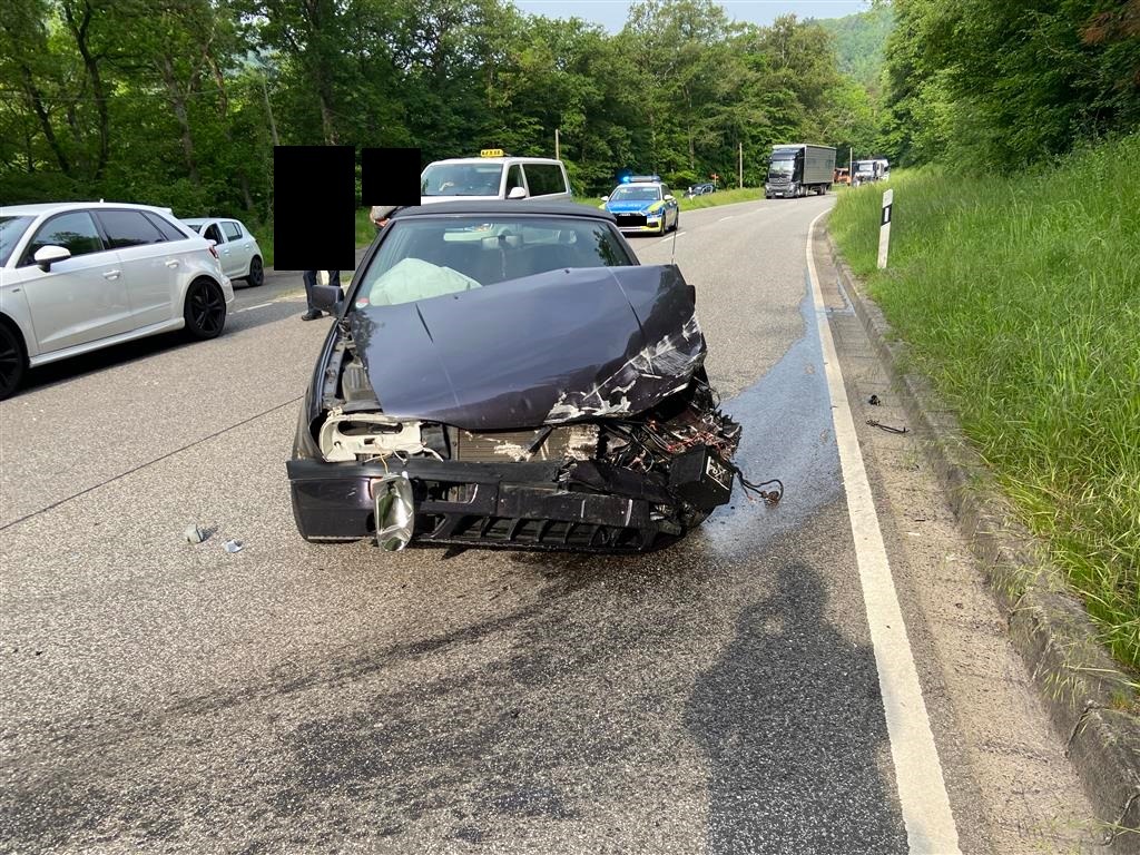 POL-PDWIL: Missglücktes Überholmanöver am Zeller Berg führt zu Unfall