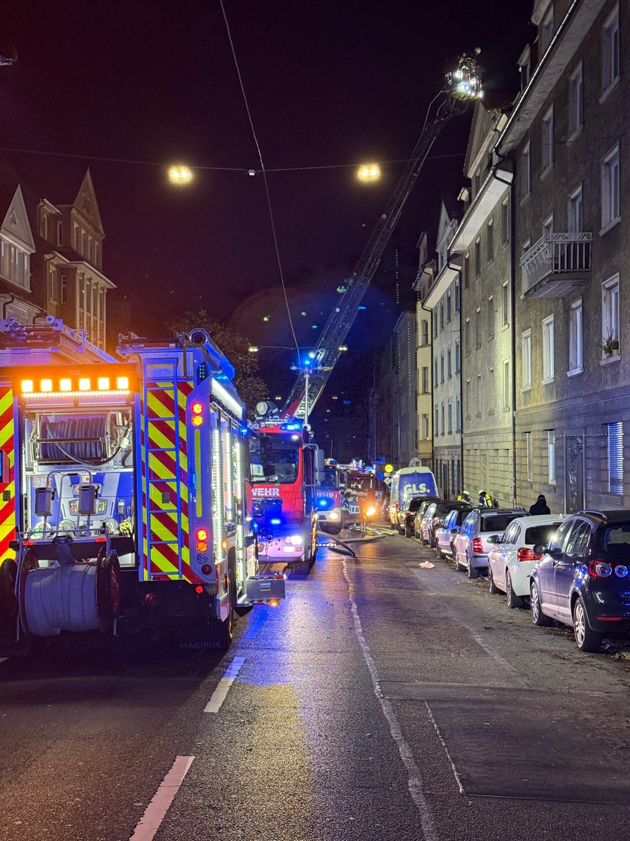 FW Pforzheim: Drei Verletzte bei Wohnungsbrand in Pforzheim