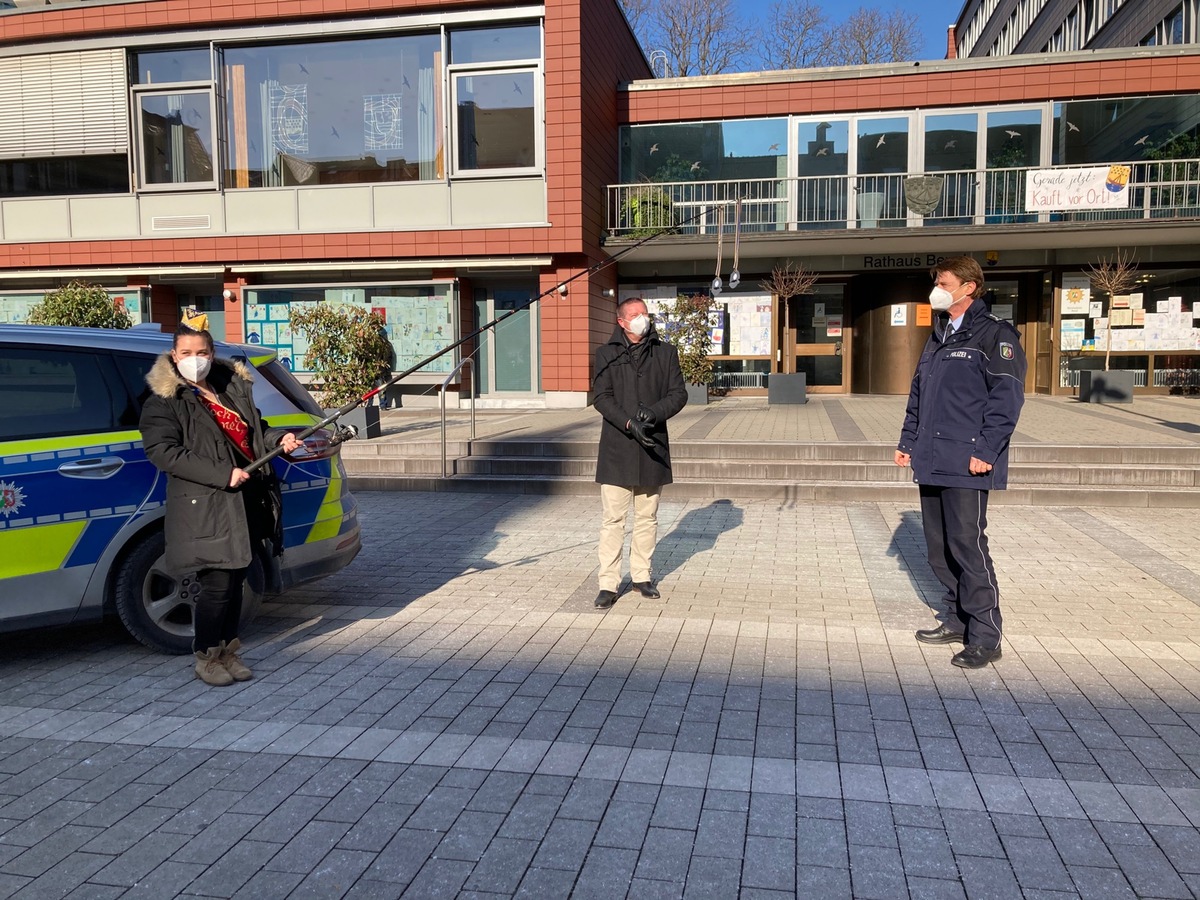 POL-BN: Bonns Polizeipräsident Frank Hoever mit Sessionsorden der Wäscherprinzessin ausgezeichnet