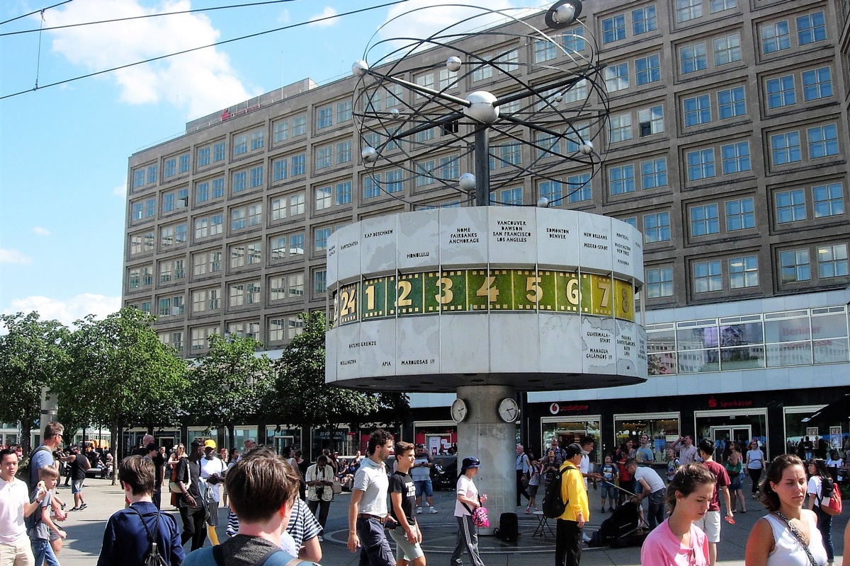 So tickt der Alex: ZDF-Doku zu 50 Jahre Berliner Weltzeituhr (FOTO)