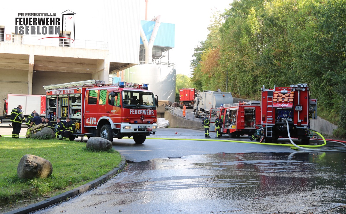 FW-MK: Brand in der Müllverbrennungsanlage Iserlohn (AMK)