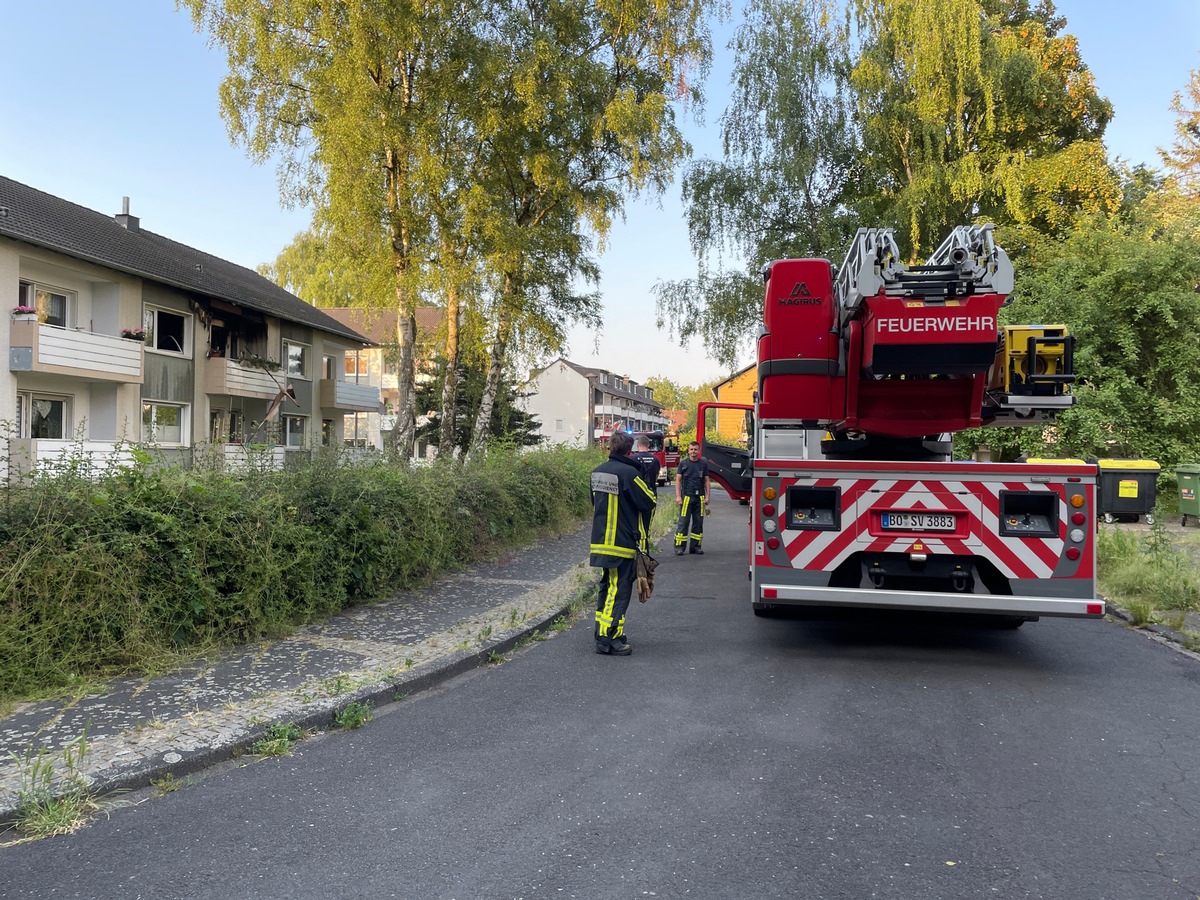 FW-BO: Feuerwehr rettet zwei Bewohner bei Wohnungsbrand im Bochum-Werne