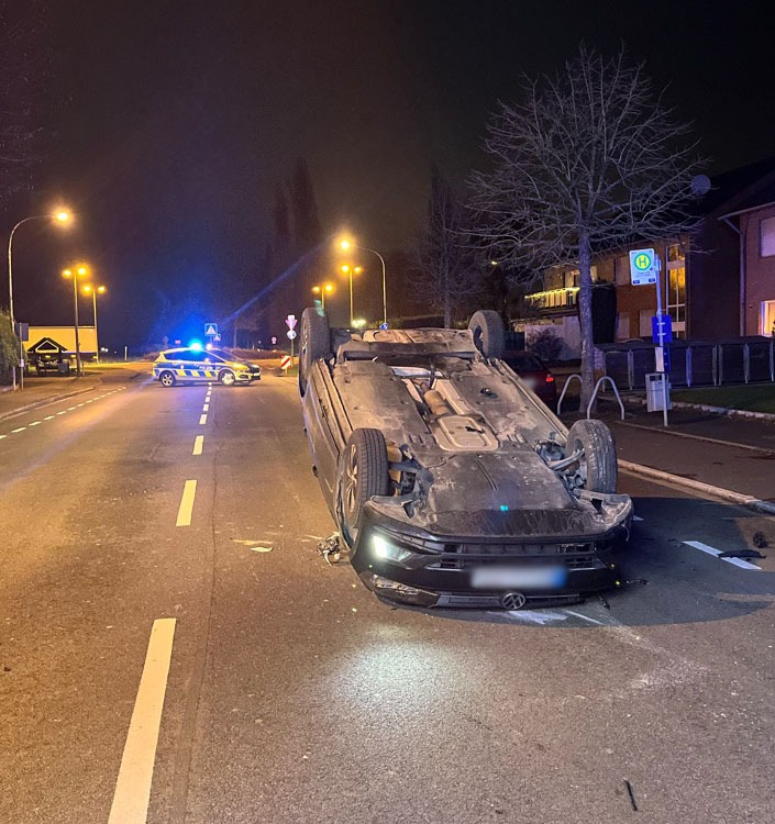 POL-REK: 241209-2: Auto landete auf dem Dach