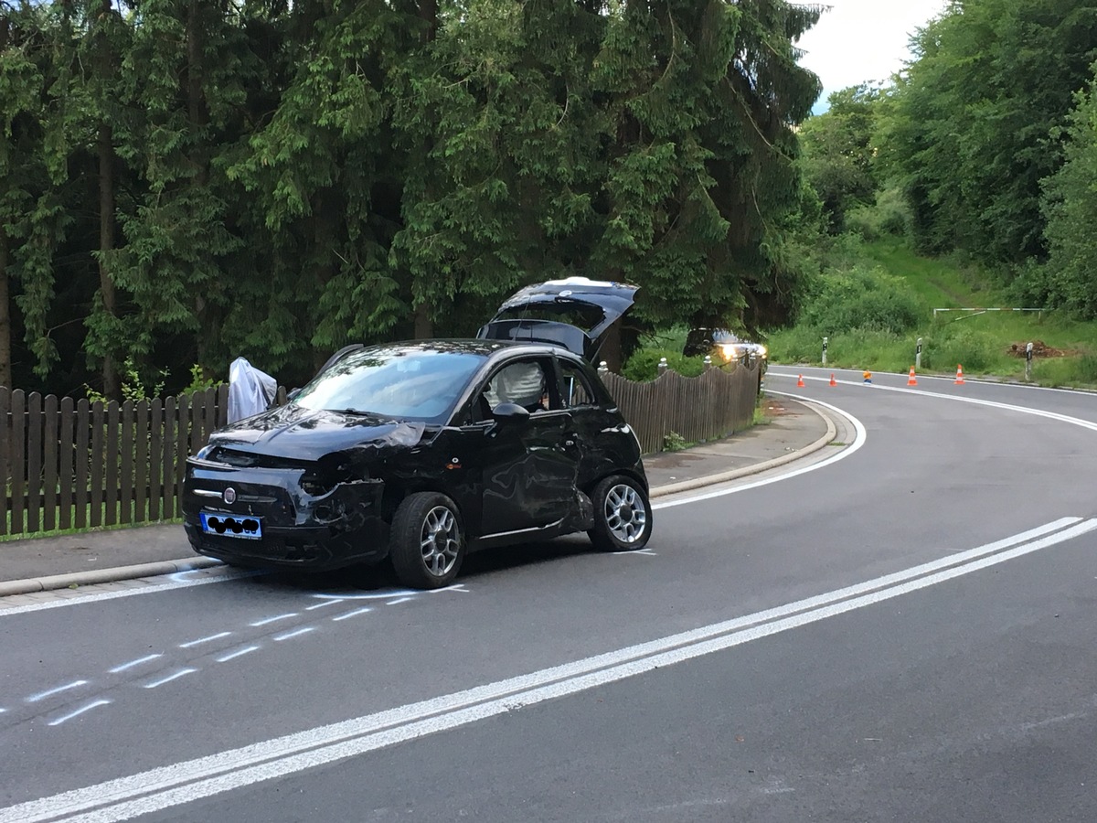 FW-EN: 4 Verletzte nach Verkehrsunfall