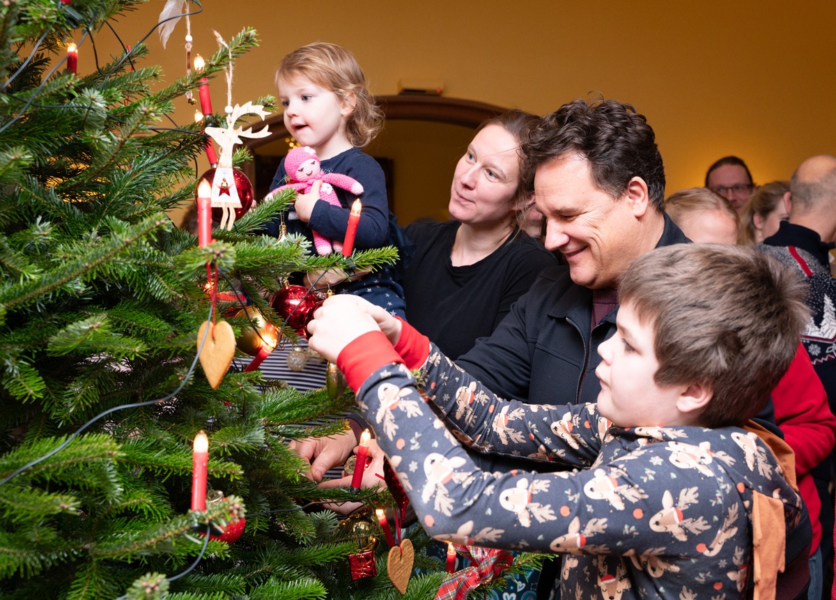 Guido Maria Kretschmer besucht die Familien im Kinder-Hospiz Sternenbrücke