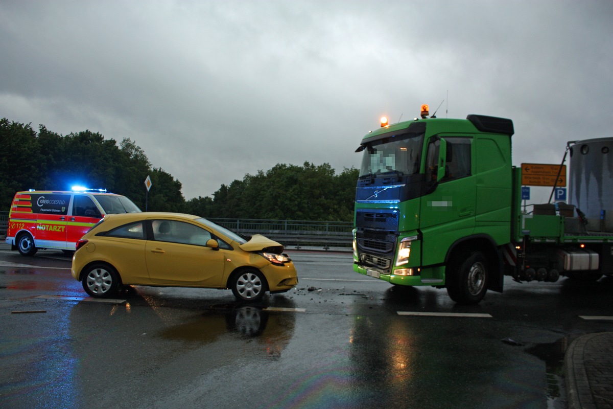 POL-COE: Nottuln, B525/Lkw und Auto zusammengestoßen