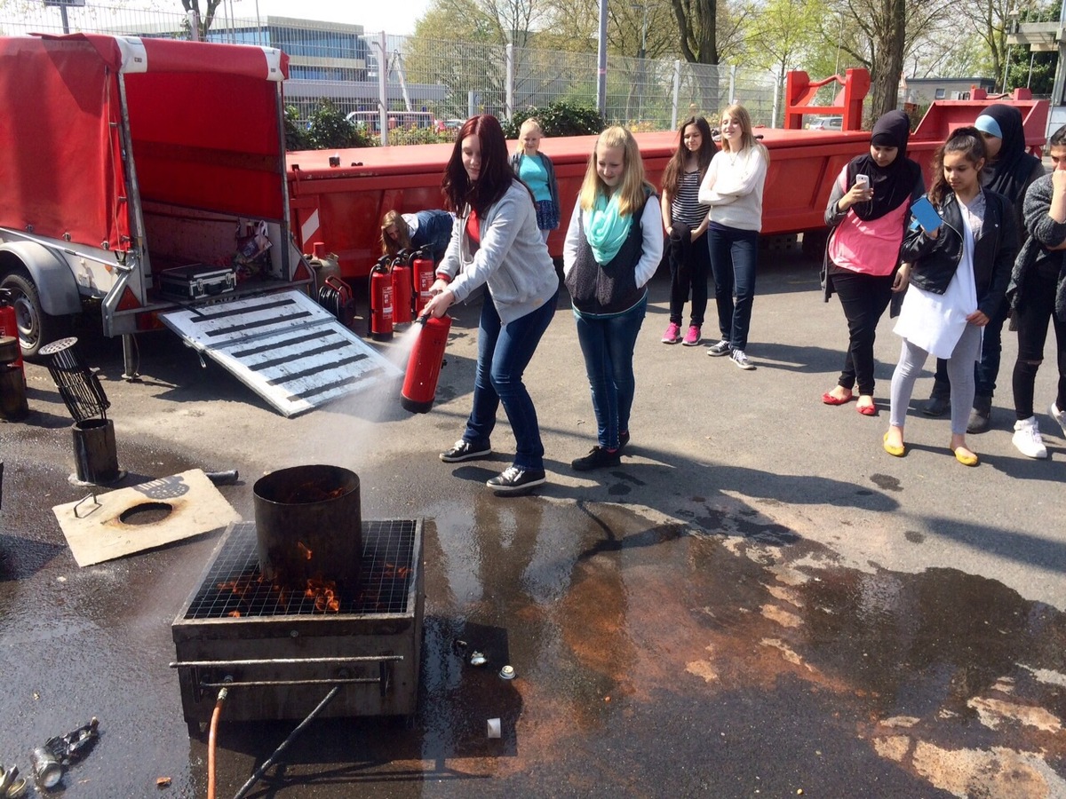 FW-ME: Girlsday bei der Feuerwehr Erkrath