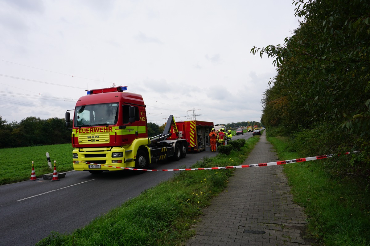 FW Ratingen: ABC-Einsatz nach Transportunfall