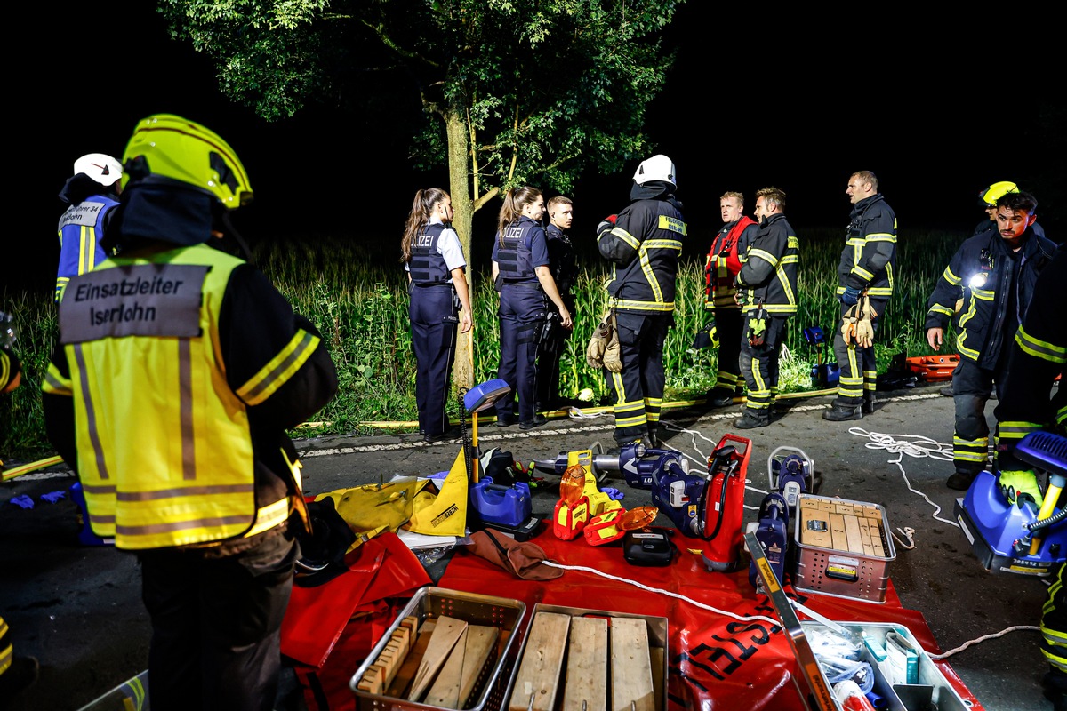 FW-MK: Verkehrsunfall mit eingeklemmter Person