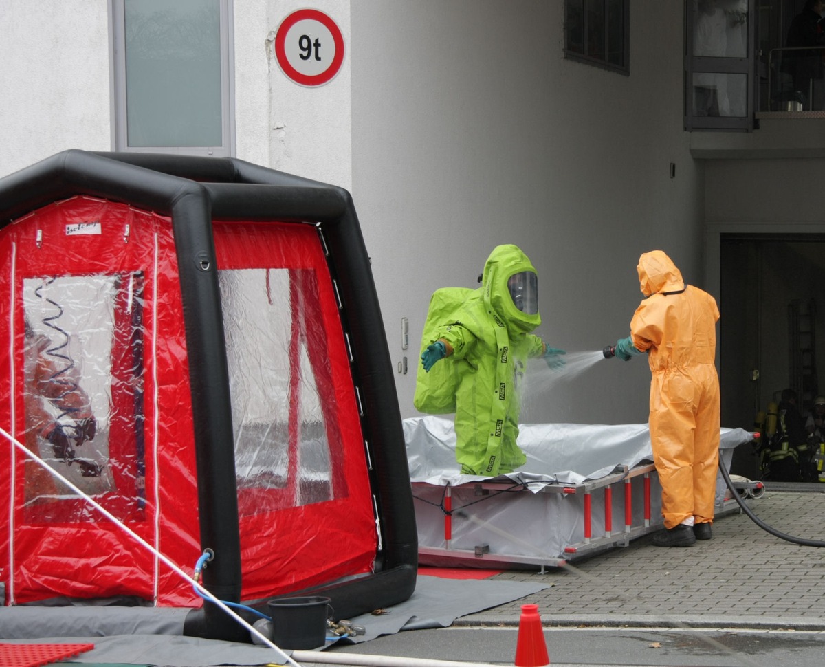 FW-E: Defekte Waschmaschine löst großen Feuerwehreinsatz aus.