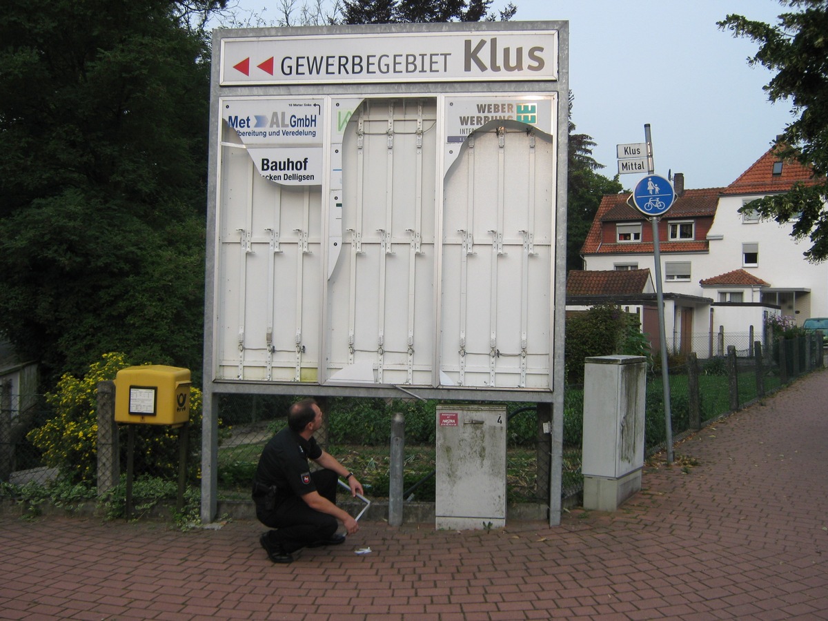 POL-HOL: Vandalismus in Delligsen: Firmentafel im Gewerbegebiet mutwillig zerstört - Polizei sucht Zeugen dieser Sachbeschädigung -