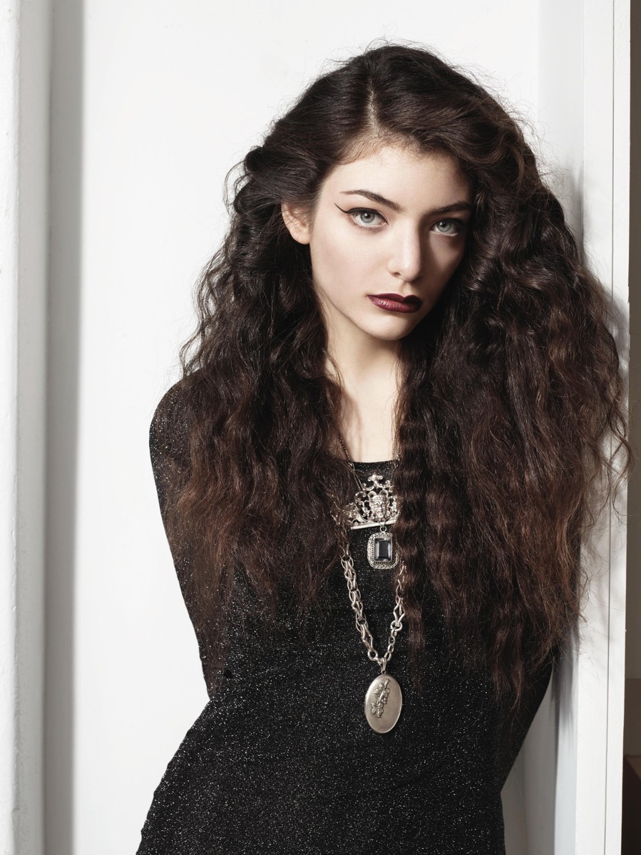 Grammy-Gewinnerin LORDE mit neuer Single &quot;TEAM&quot; live bei &quot;Schlag den Raab&quot; am 15. Februar (FOTO)