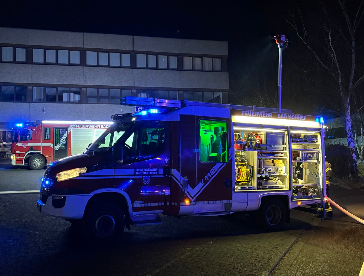 FW Bad Honnef: Brandmeldenlage alarmiert Feuerwehr - Kleinbrand in Keller schnell gelöscht