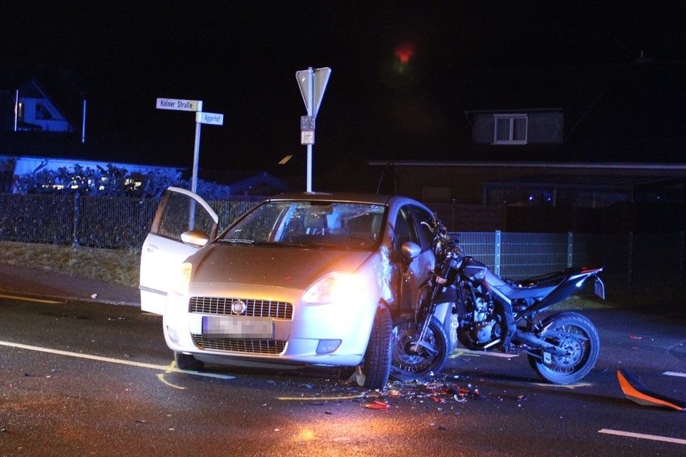 POL-RBK: Overath - Leichtkraftradfahrer bei Verkehrsunfall schwer verletzt