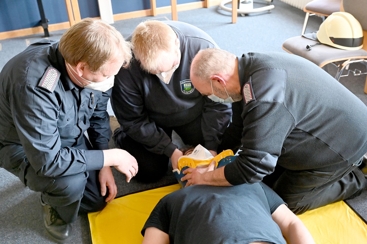 FW-RD: Neue Erste-Hilfe-Ausbildung für die Feuerwehren - RD-Eck übernimmt Vorreiterrolle