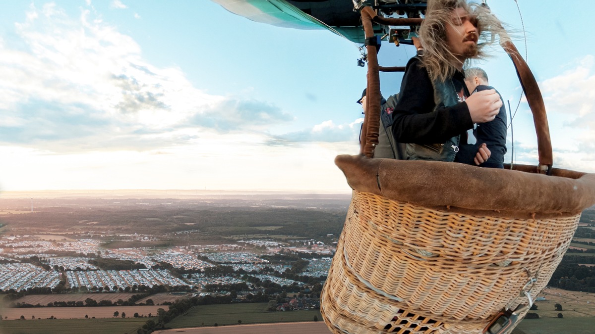 Wacken 2022: Neuer Weltrekord - höchstes Luftgitarren-Solo der Welt