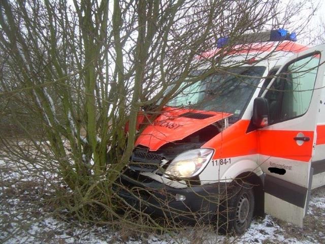 POL-PDNW: Unfall mit leicht verletztem RTW-Fahrer - Hettenleidelheim, B 47, 
03.01.2017, 10:00 Uhr