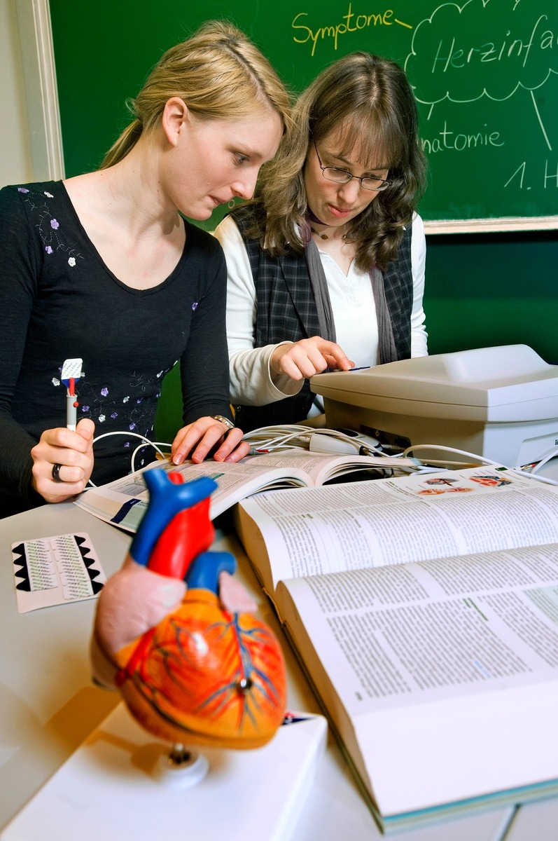 Verbundprojekt „Onlinecampus Pflege“ startet -  Universitäten Osnabrück, Hildesheim und die Technische Hochschule Lübeck wollen Pflegekräfte online qualifizieren