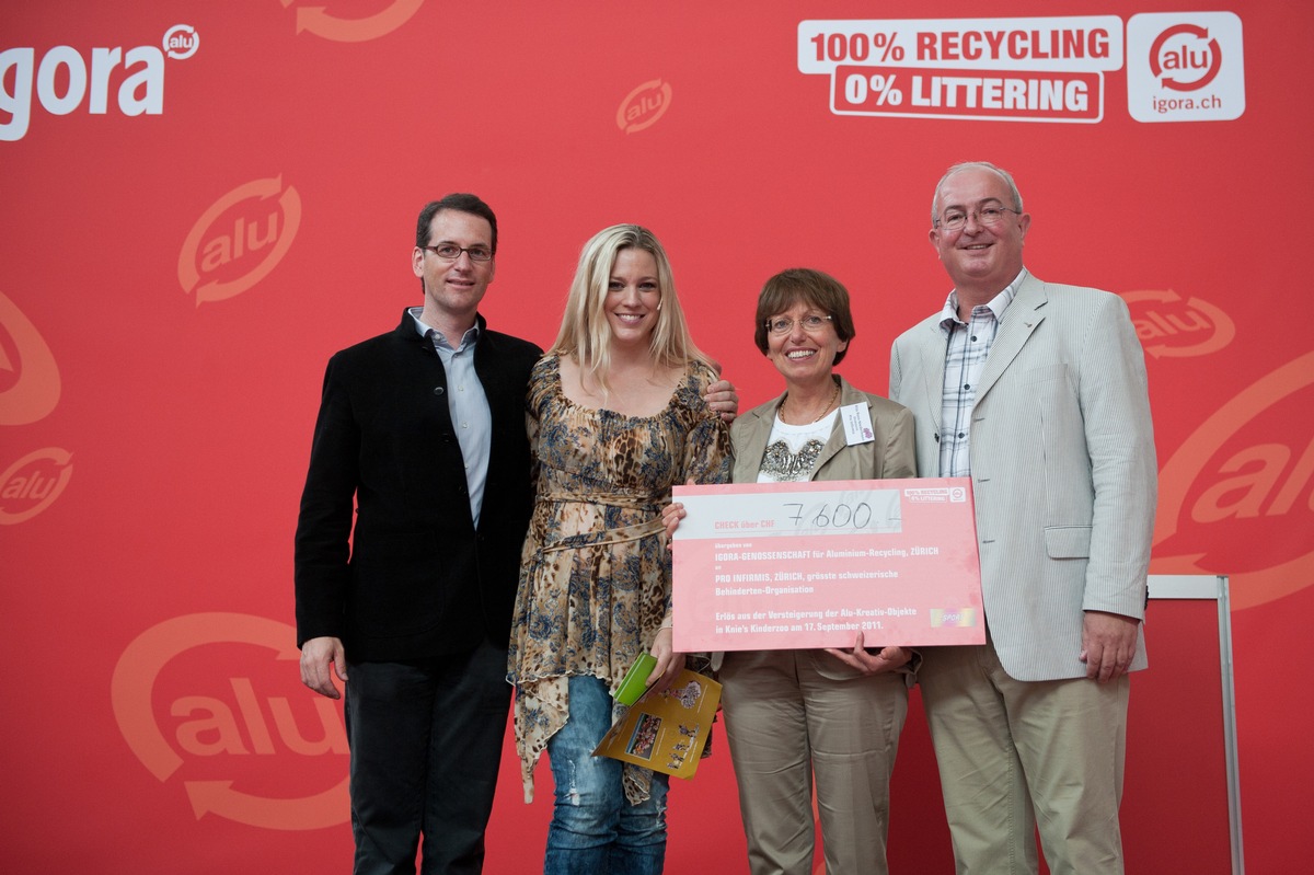 Recyclingkunst, kreiert von Kindern, Jugendlichen und Erwachsenen / 34 Alukünstler gewinnen beim Alu-Kreativ-Wettbewerb / 7600 Franken an Pro Infirmis aus Recyclingkunst-Versteigerung