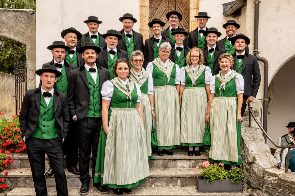 61. Walliser Jodlertreffen in Mörel-Filet. Endlich konnte zämu gejodelt und die neue Tracht präsentiert werden.