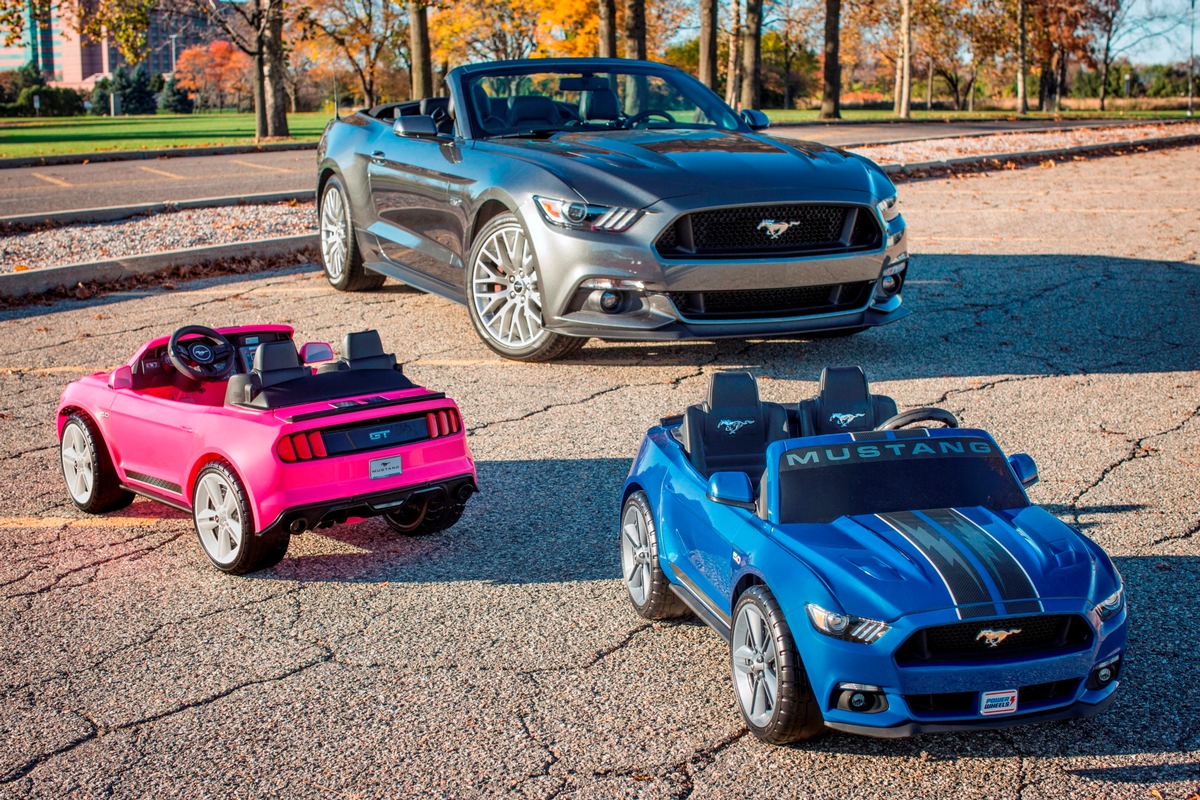 Ford und Fisher-Price® präsentieren Ford Mustang-Modell für Kinder - mit Elektroantrieb und Smart Drive® (FOTO)