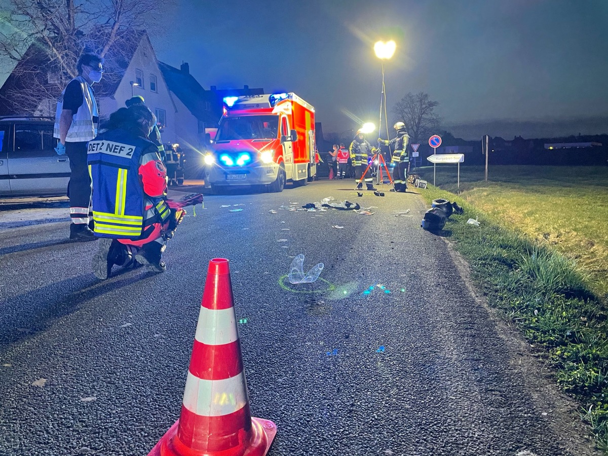 FW Horn-Bad Meinberg: Verkehrsunfall zwischen PKW am Krad