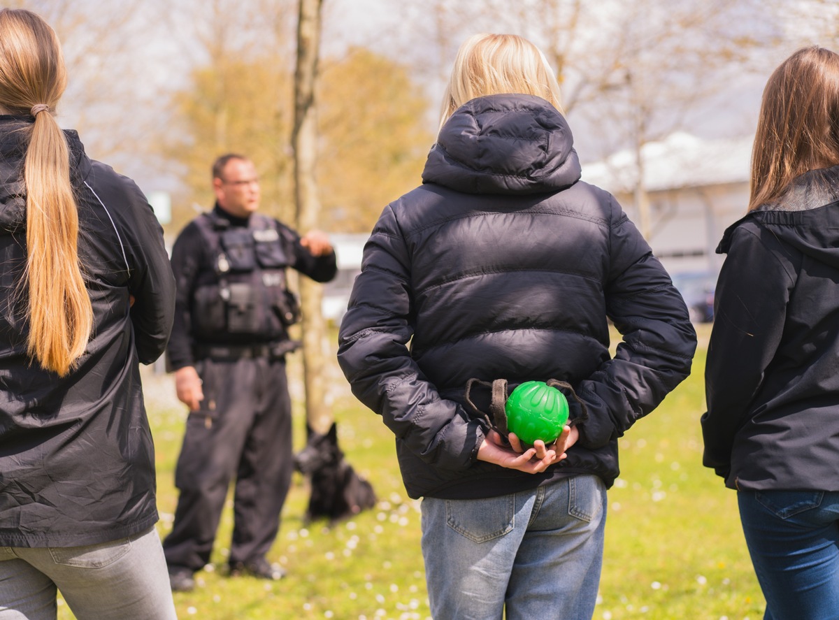 BPOL-HRO: &quot;GirlsDay-Zukunftstag&quot; bei der Bundespolizeiinspektion Rostock