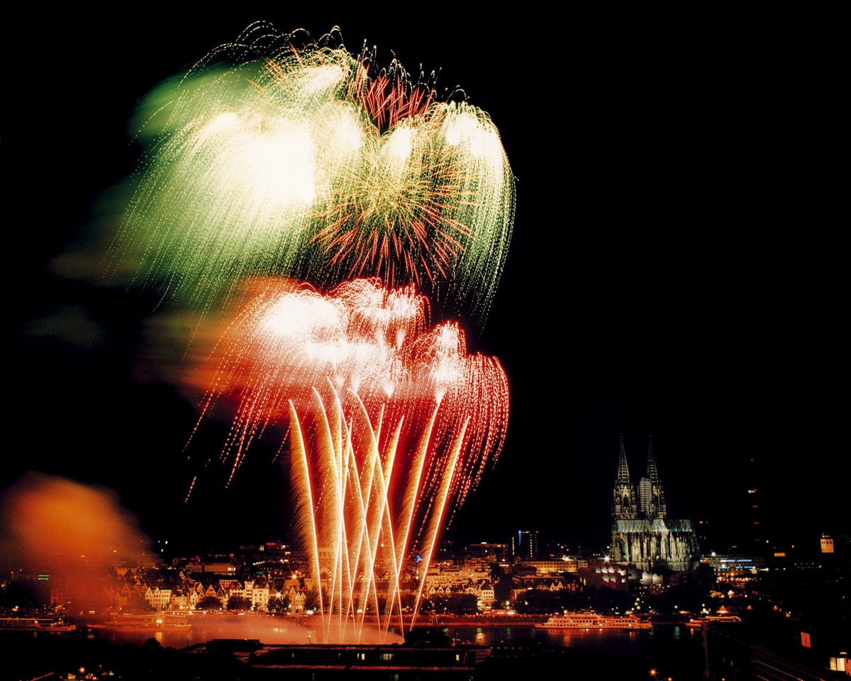 Cologne goes Musical / Die Vorbereitungen zu den Feuerwerken der &quot;Kölner Lichter 2006&quot; gehen in die letzte Runde