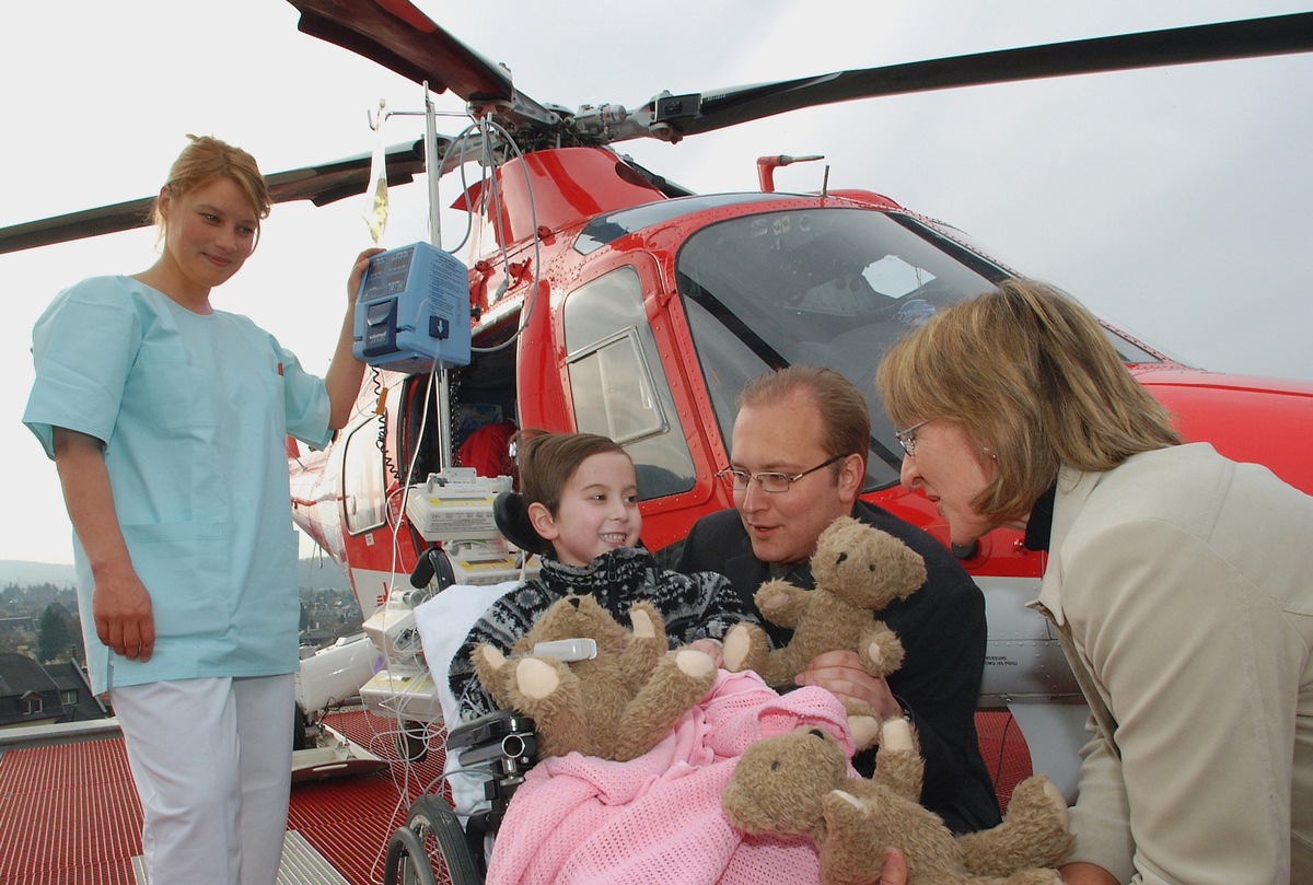 Der Trost von Dr. Teddy: SIG Combibloc spendet 200 Kuschelbären an die Rega