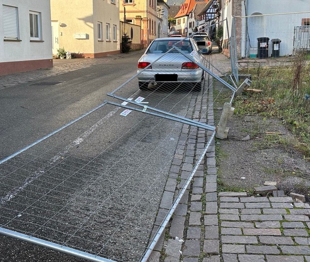 POL-PDLD: Zaun gegen Auto