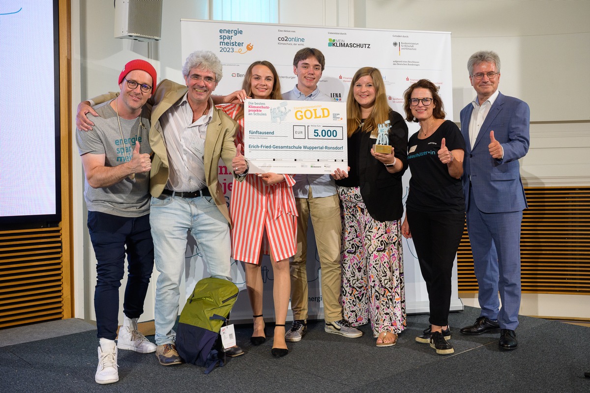 Klimaschutz aus Nordrhein-Westfalen: Wuppertaler Gesamtschule gewinnt Gold beim Energiesparmeister-Wettbewerb / Preisverleihung im Bundesministerium für Wirtschaft und Klimaschutz