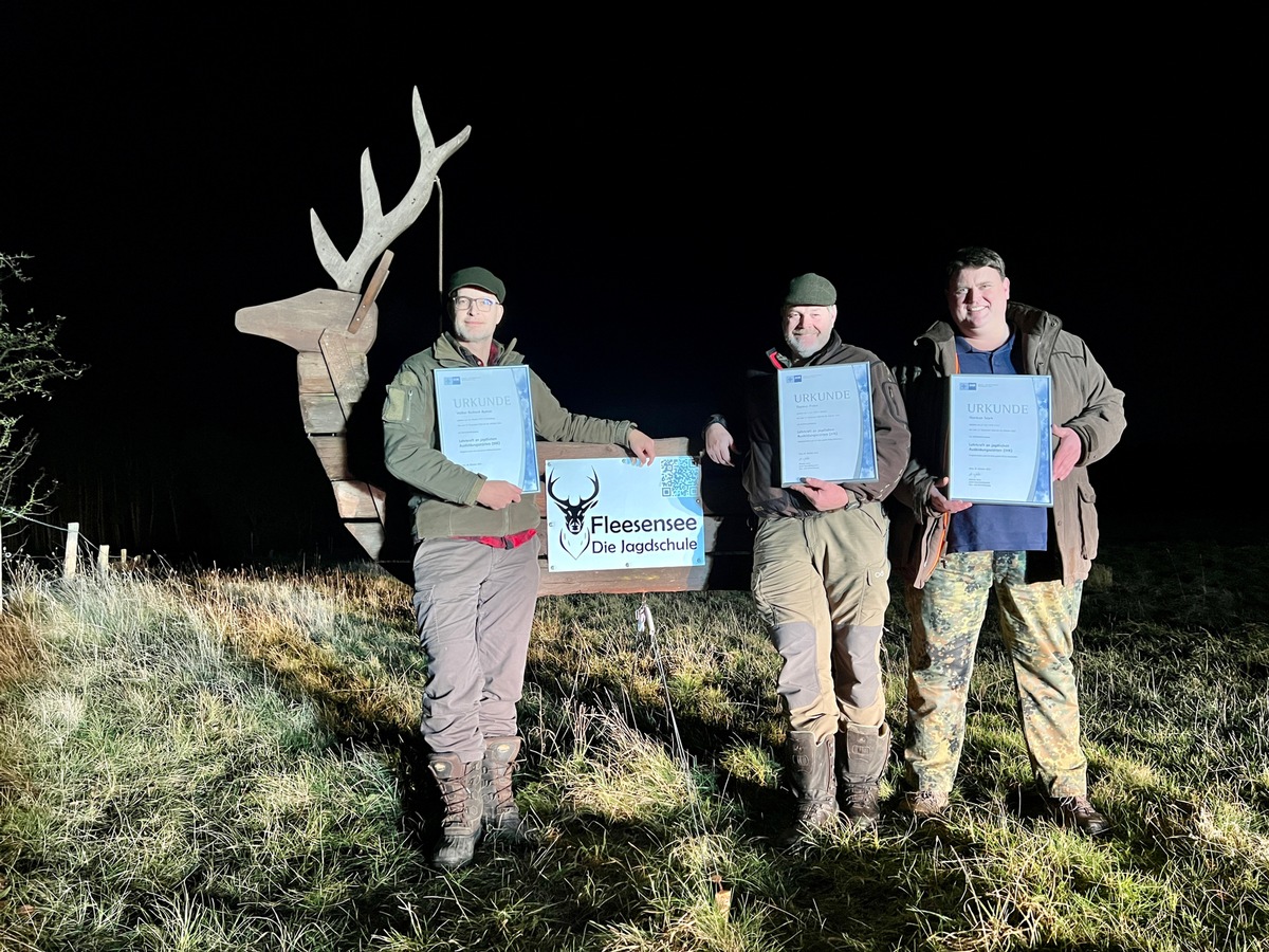 Erste und einzige Jagdschule aus Mecklenburg-Vorpommern mit Dreiergespann an Schießausbildern erhält begehrtes IHK-Zertifikat